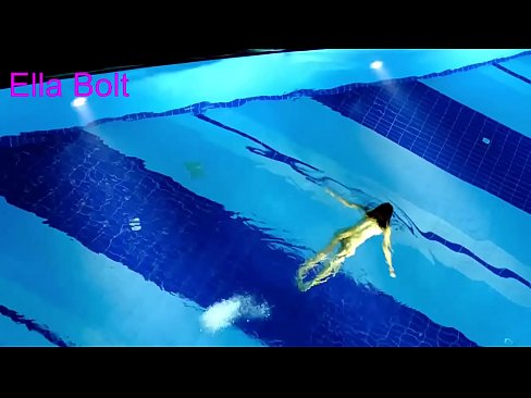 ❤️ Non podo deixar de mirar, unha moza loira que é sorprendida nadando espida na piscina do resort ELLA BOLT ️❌ Porno duro en % gl.risegame.top % ️❤